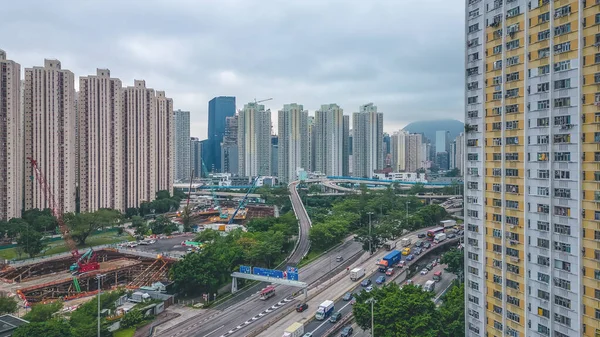 Kasabanın şehir manzarası. Kwun Tong yolu Hong Kong 4 Kasım 202
