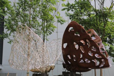 14 Haziran 2012 'de bronz bir heykel görüldü.