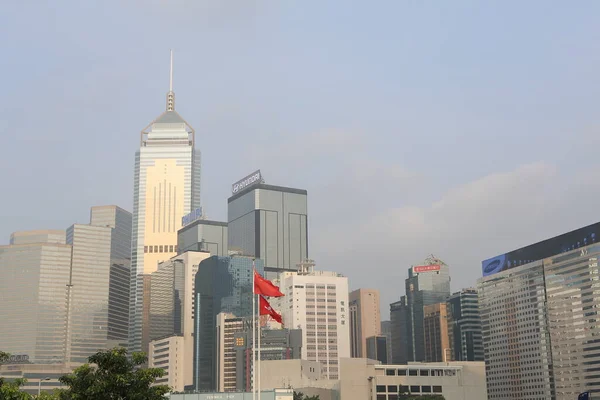 Junio 2012 Hong Kong Torre Oficinas Negocios Con Bandera Hong —  Fotos de Stock