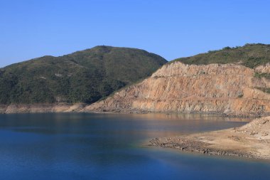 High Island Barajı 'nın doğu barajında yürüyüş 19 Kasım 2022