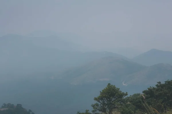 2012年10月1日上午在香港大帽山有雾 — 图库照片