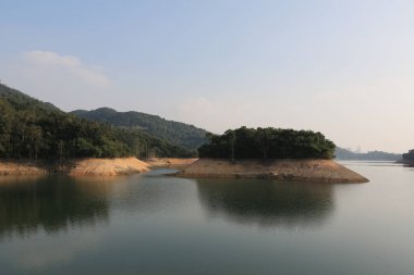 Hong Kong 'daki Shing Mun barajının manzarası.