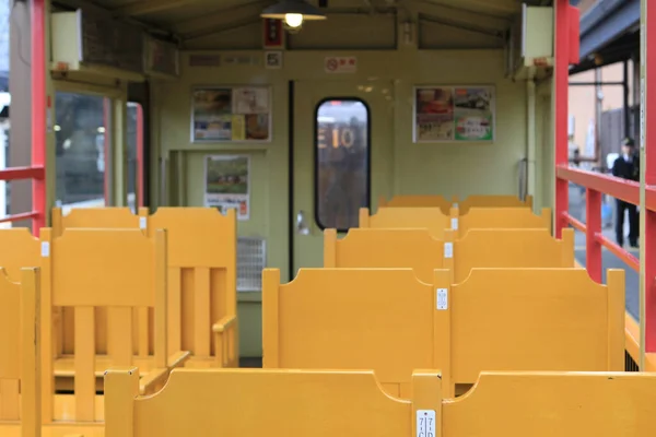 Апреля 2012 Поезд Sagano Romantic Станции Камеока Торокко Киото — стоковое фото