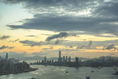 30 Haziran 2012. Günbatımının Şeytan Tepesi, Hong Kong.