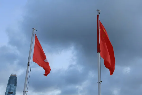Juli 2012 Und China Flagge Mit Büroturm — Stockfoto