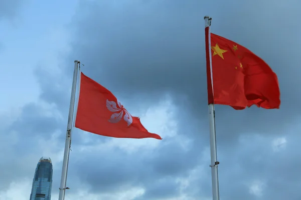 Julio 2012 Bandera Hong Kong China Con Torre Oficinas Negocios — Foto de Stock