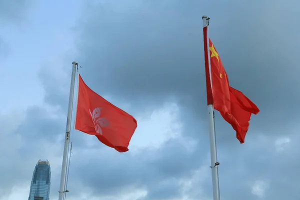 Julio 2012 Bandera Hong Kong China Con Torre Oficinas Negocios — Foto de Stock