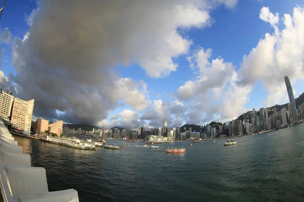 2012 홍콩의 빅토리아항 상공의 스카이라인 파노라마 — 스톡 사진