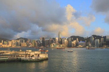 1 Temmuz 2012 Tsim Sha Tsui limanındaki Star Ferry Terminali