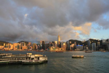 1 Temmuz 2012 Tsim Sha Tsui limanındaki Star Ferry Terminali