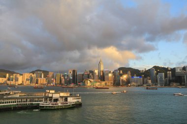 1 Temmuz 2012 Tsim Sha Tsui limanındaki Star Ferry Terminali