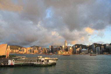 1 Temmuz 2012 Tsim Sha Tsui limanındaki Star Ferry Terminali