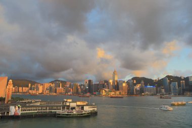 1 Temmuz 2012 Tsim Sha Tsui limanındaki Star Ferry Terminali