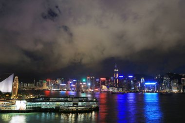 1 Temmuz 2012 Tsim Sha Tsui limanındaki Star Ferry Terminali