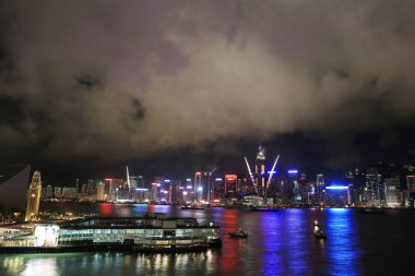 1 Temmuz 2012 Tsim Sha Tsui limanındaki Star Ferry Terminali