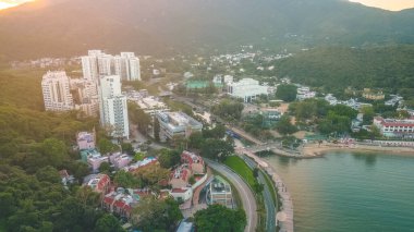 29 Kasım 2022 'de Hong Kong' daki Lantau adasında Mui Wo manzarası