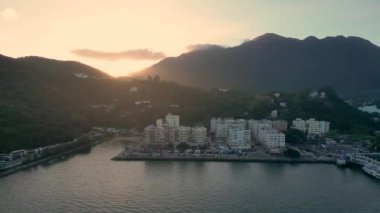 29 Kasım 2022 'de Hong Kong' daki Lantau adasında Mui Wo manzarası