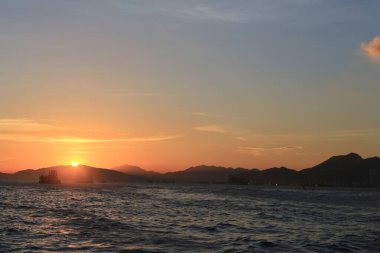 Victoria Limanı, 4 Temmuz 2012 'de Hong Kong Adası' nın batı tarafından görülüyor.