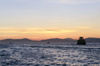 Victoria Limanı, 4 Temmuz 2012 'de Hong Kong Adası' nın batı tarafından görülüyor.