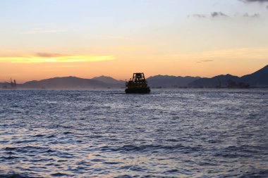 Victoria Limanı, 4 Temmuz 2012 'de Hong Kong Adası' nın batı tarafından görülüyor.