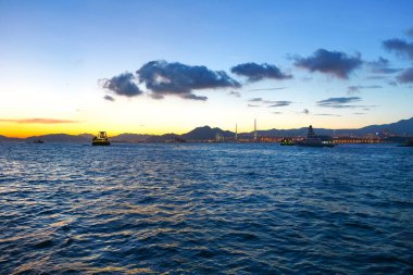 Victoria Limanı, 4 Temmuz 2012 'de Hong Kong Adası' nın batı tarafından görülüyor.