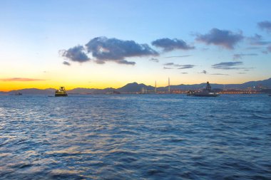 Victoria Limanı, 4 Temmuz 2012 'de Hong Kong Adası' nın batı tarafından görülüyor.