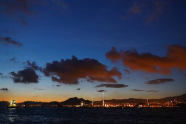 Victoria Limanı, 4 Temmuz 2012 'de Hong Kong Adası' nın batı tarafından görülüyor.