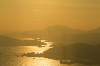 2 Temmuz 2012 Taşkesiciler Köprüsü Taşkesiciler Adası 'nı konteyner terminaline bağladı