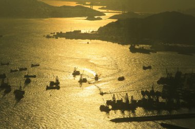 2 Temmuz 2012 Taşkesiciler Köprüsü Taşkesiciler Adası 'nı konteyner terminaline bağladı