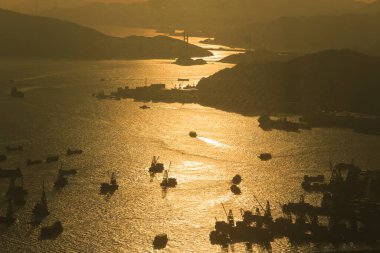 2 Temmuz 2012 Taşkesiciler Köprüsü Taşkesiciler Adası 'nı konteyner terminaline bağladı