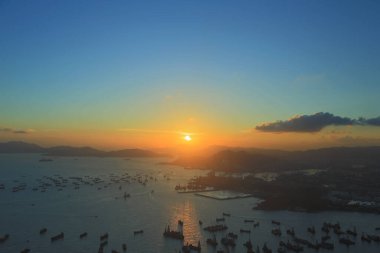 2 Temmuz 2012 Taşkesiciler Köprüsü Taşkesiciler Adası 'nı konteyner terminaline bağladı
