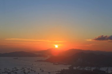 2 Temmuz 2012 Taşkesiciler Köprüsü Taşkesiciler Adası 'nı konteyner terminaline bağladı