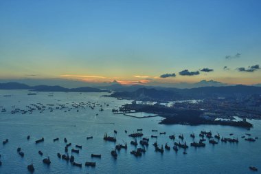 2 Temmuz 2012 Taşkesiciler Köprüsü Taşkesiciler Adası 'nı konteyner terminaline bağladı