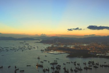 2 Temmuz 2012 Taşkesiciler Köprüsü Taşkesiciler Adası 'nı konteyner terminaline bağladı