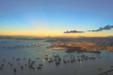 2 Temmuz 2012 Taşkesiciler Köprüsü Taşkesiciler Adası 'nı konteyner terminaline bağladı