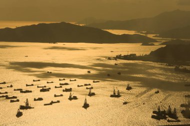 2 Temmuz 2012 Batı Kowloon, Hong Kong 'da deniz manzaralı günbatımında