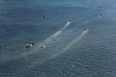 2 Temmuz 2012 Batı Kowloon, Hong Kong 'da deniz manzaralı günbatımında