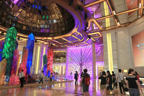 Interior Dari Kasino Hotel Kota Dengan Permainan Ringan Berwarna Warni — Stok Foto