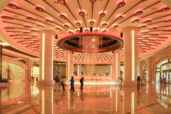 Interior Del Casino Del Hotel Ciudad Con Juegos Luz Colores —  Fotos de Stock