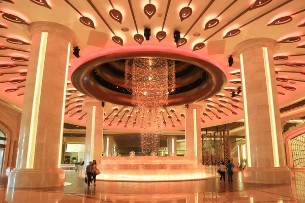 Interior Del Casino Del Hotel Ciudad Con Juegos Luz Colores —  Fotos de Stock