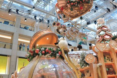 Tarihi alışveriş merkezindeki Noel süsleri, hk 29 Kasım 2022