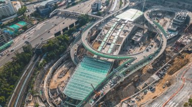 Karayolu ve köprüsünün Lam Tin Tüneli İnşaatı. 4 Aralık 2022