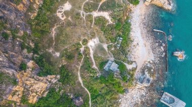 Yaşlı Lei Yue Mun taş ocağı Lei Yue Mun 'da 7 Aralık 2022' de terk edilmiş bir taş ocağı.