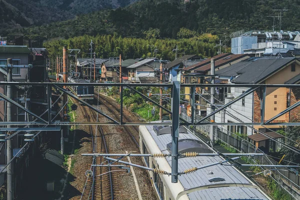 12 Nisan 2012 Arashiyama, Kyoto, Japonya Demiryolu