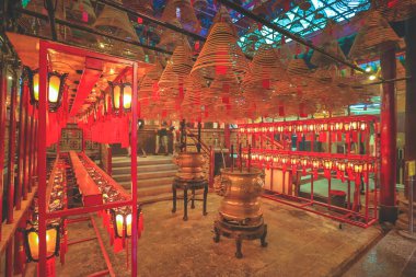 23 Eylül 2012 Çin tapınağındaki sönük fenerler, Hong Kong