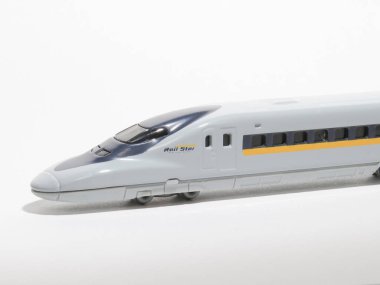 6 Kasım 2012 Modern yüksek hız treni beyazda izole edildi