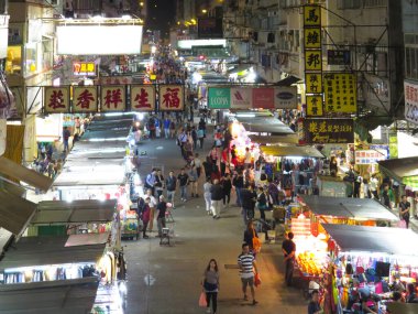 6 Kasım 2012 'de eski Mong Kok caddesi pazarındaki kalabalık market durakladı. 