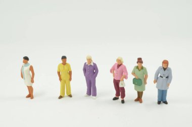 Yönetim kurulunda bir kadın figürü var.