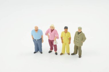 Grup figürlerinin eğlencesi insanlar ayakta duruyor.