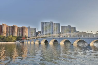 21 Aralık 2022 Shing Mun Nehri çevresindeki Lek Yuen Köprüsü